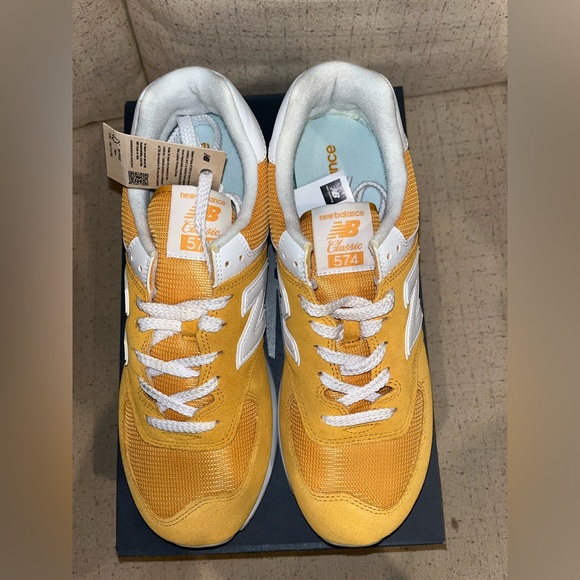 New Balance 574 Yellow White Classics  ML574PJ2 Size 10.5 Mens - Picture 2 of 5